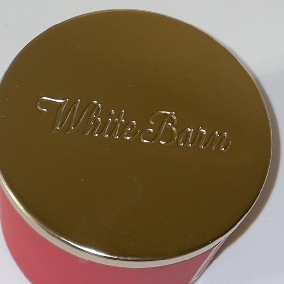 White Barn Strawberry Pound Cake 3-Wick Candle. NEW! Made with Essential Oils. - Picture 3 of 5